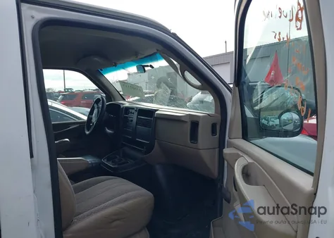 2005 Chevrolet Express z USA, uszkodzony, nr VIN 1GCFH15T151168758